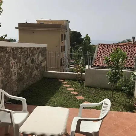 Casa Tra Mare E Castello Apartman